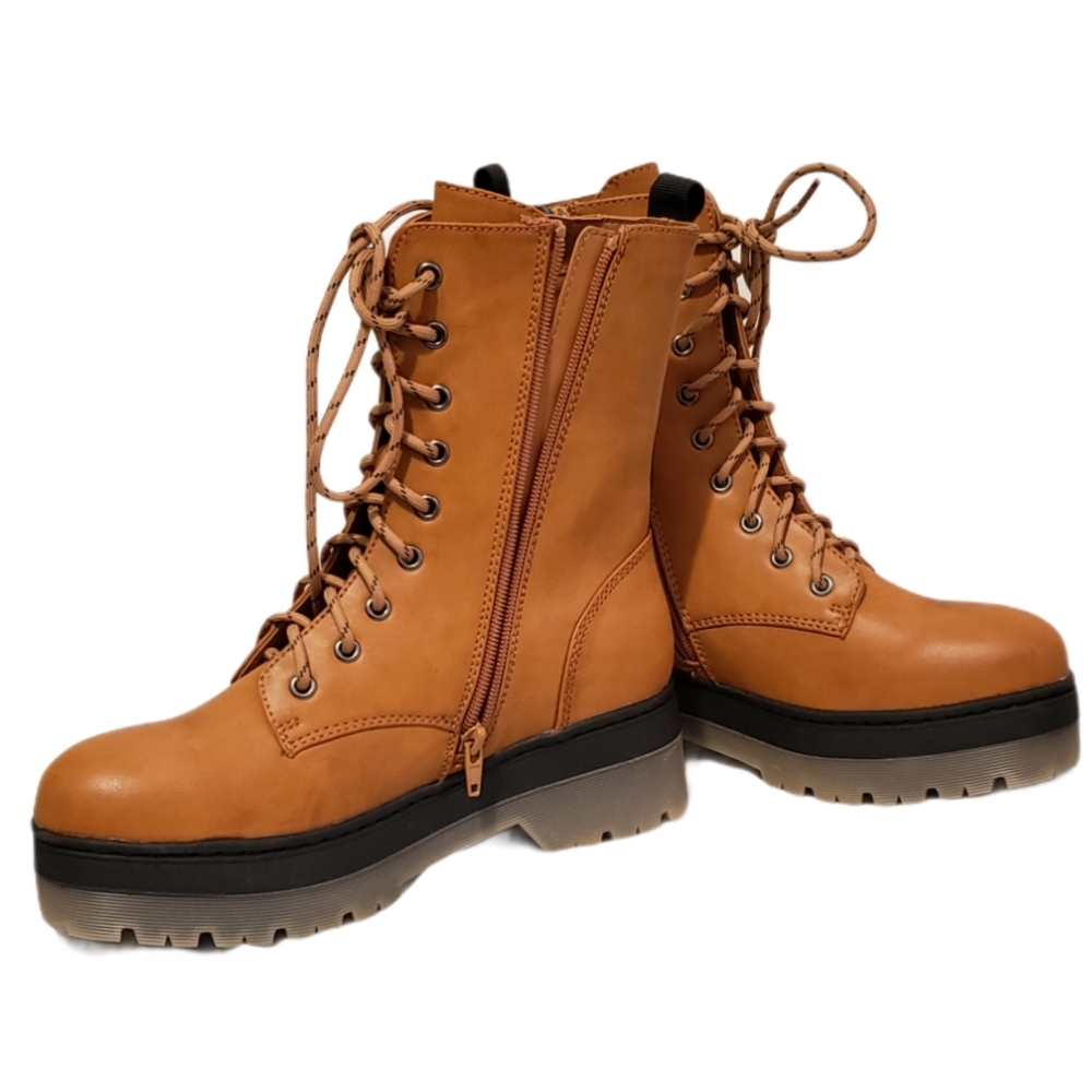 NWOT Mid Calf Lace Up Zip Up Lug Sole Combat Boots